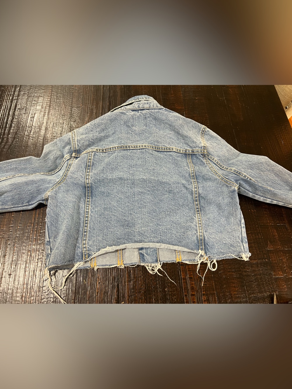 BDG Urban Outfitters Womens Small Cropped Denim Jacket Raw Hem Light Wash - Picture 13 of 16